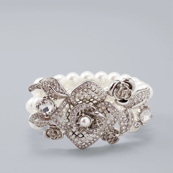 White House Black Market Jewelry - WHBM FAUX PEARL ROSE STRETCH BRACELET